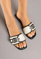 Klapki i japonki damskie - Czarne Klapki z Szydełkowymi Zdobieniami i Sprzączką Redeavine - Renee - miniaturka - grafika 1