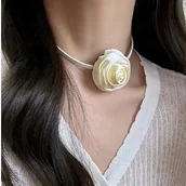Naszyjniki - kremowy damski CHOKER na pasku NASZYJNIK kwiat RÓŻA na szyję elegancki - miniaturka - grafika 1