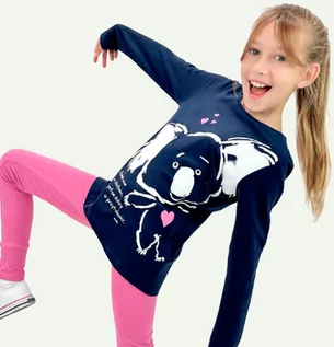 Bluzki dla dziewczynek - T-shirt z długim rękawem dla dziewczynki, z misiem koala, granatowy 9-13 lat - grafika 1