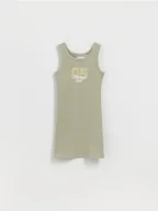 Sukienki i spódniczki dla dziewczynek - Reserved - Prążkowana sukienka z haftem - oliwkowy - miniaturka - grafika 1