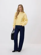 Swetry damskie - Reserved - Sweter z dodatkiem wełny - jasnożółty - miniaturka - grafika 1