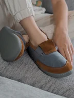 Buty dla dziewczynek - Kapcie dziecięce do przedszkola z owczej skóry - miniaturka - grafika 1