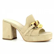 Klapki i japonki damskie - Beżowe klapki na klocku CARINII - Carinii - miniaturka - grafika 1