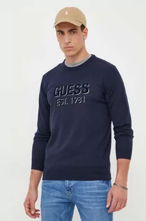 Swetry męskie - Guess sweter z domieszką jedwabiu kolor granatowy lekki - grafika 1