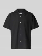 Koszule męskie - Koszula casualowa o kroju regular fit z kołnierzykiem typu resort model ‘BREEZE’ - miniaturka - grafika 1