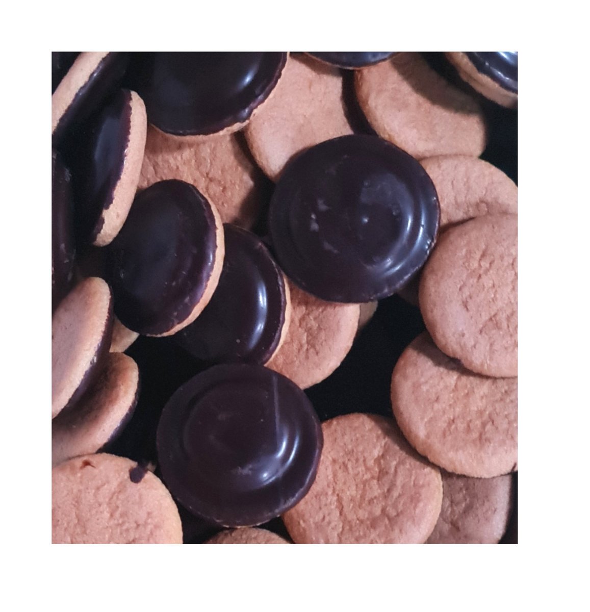 Ciastka BISZKOPTY Z GALARETKĄ Malinową Delicje W CZEKOLADZIE