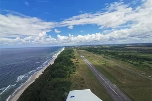 Lot widokowy nad Kołobrzegiem - Czasopisma - miniaturka - grafika 1