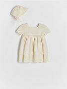 Śpiochy dla niemowląt - Reserved - Zestaw sukienka i czapka - kremowy - miniaturka - grafika 1