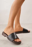 Klapki i japonki damskie - Czarne Klapki w Klasycznym Stylu z Nitami Talove - miniaturka - grafika 1