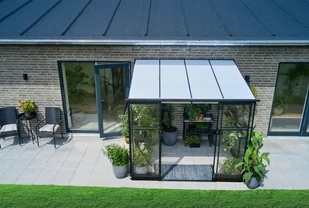 HALLS szklarnia przyścienna Qube 68 - (4,7 m2; 1,88 x 2,51 m), czarna + baza, SZKŁO HARTOWANE - Szklarnie ogrodowe - miniaturka - grafika 9