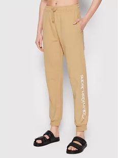 Calvin Klein Jeans Spodnie dresowe J20J218703 Beżowy Regular Fit - Spodnie sportowe damskie - miniaturka - grafika 1