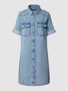 Sukienki - Sukienka jeansowa o długości do kolan z kieszeniami w patką model ‘SIGNE’ - miniaturka - grafika 1