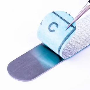 Molly Lac Pilnik do paznokci metalowy prosty Baza pod nakładki ścierne 1 szt - Akcesoria do paznokci Molly Lac Pilnik do paznokci metalowy prosty Baza pod nakładki ścierne 1 szt - Akcesoria do paznokci - miniaturka - grafika 1