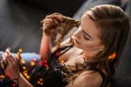 Czasopisma - Profesjonalna sesja Fotograficzna w Poznaniu - miniaturka - grafika 1