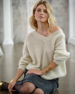 Sweter baby moher Rosini ecru - Swetry damskie Sweter baby moher Rosini ecru - Swetry damskie - miniaturka - grafika 1