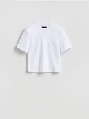 Koszulki i topy damskie - Reserved - T-shirt z poduszkami na ramionach - biały - miniaturka - grafika 1