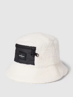 Czapki damskie - Czapka typu bucket hat z naszywką z logo - grafika 1