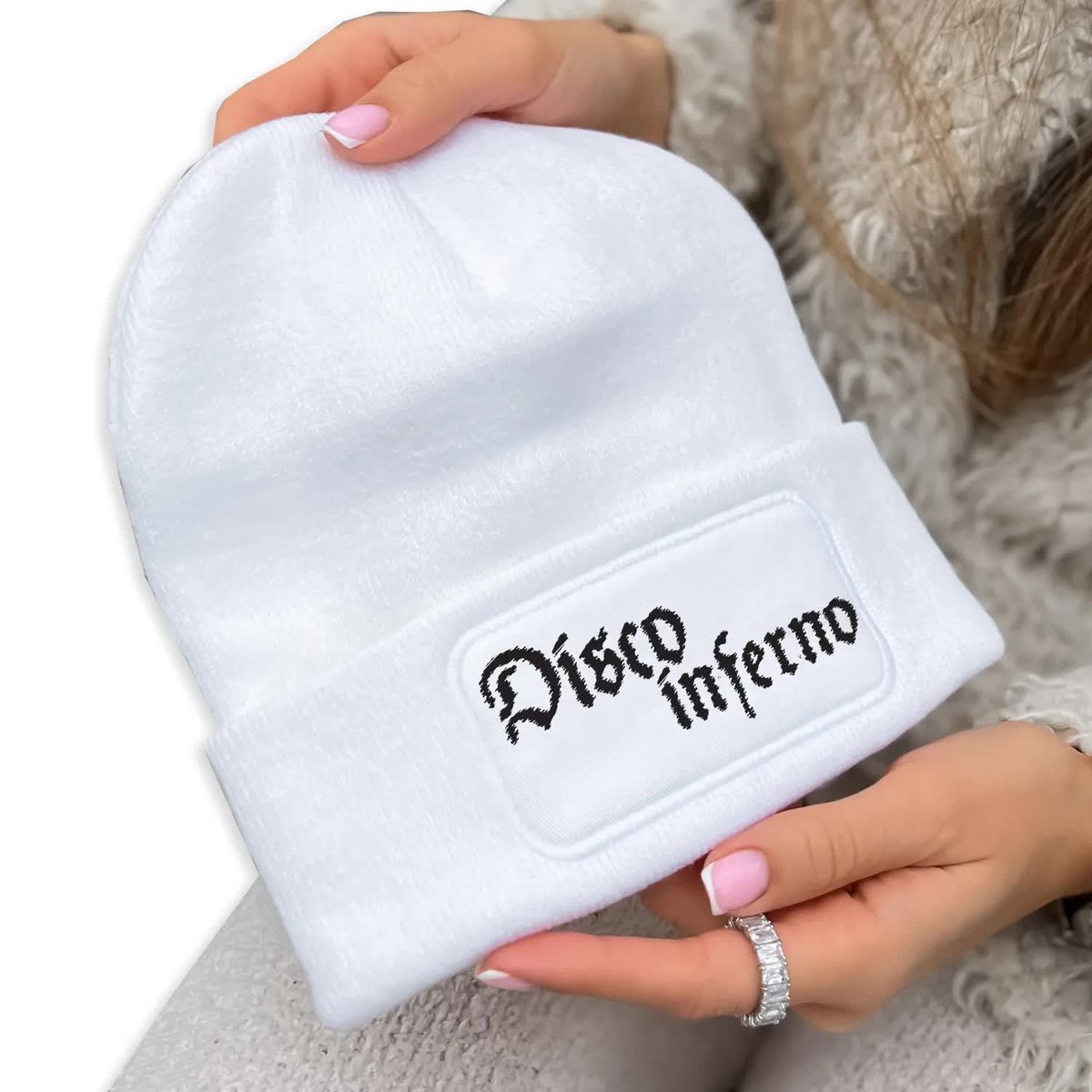 CZAPKA ZIMOWA CLASSIC BIAŁA Disco Inferno Wzory