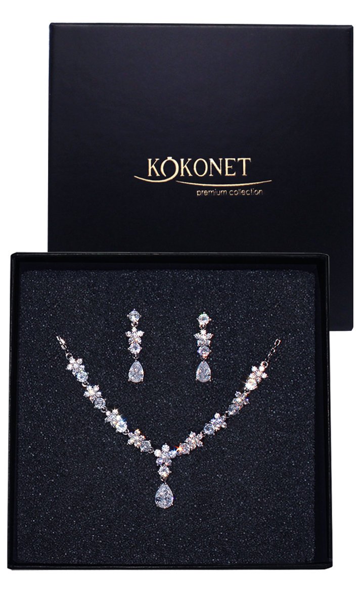 Delikatny drobny komplet KWIATUSZKI cyrkonie kolczyki naszyjnik srebrny