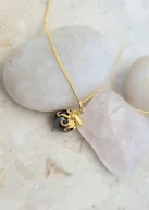 Naszyjniki - Ośmiornica z czarną perłą- naszyjnik srebro złocone - miniaturka - grafika 1