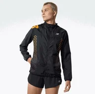 Kurtki i kamizelki sportowe damskie - New Balance Kurtka damska REFLECTIVE ACCELERATE WINDCH WJ21227BM - miniaturka - grafika 1