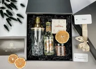 Zestawy upominkowe - Gentleman II- BOX prezentowy z Shakerem, tonikiem, ciastkami, skórką pomarańczy w czekoladzie, prezent na Dzień Chłopaka, urodziny, dla kolegi /Gift.. - miniaturka - grafika 1