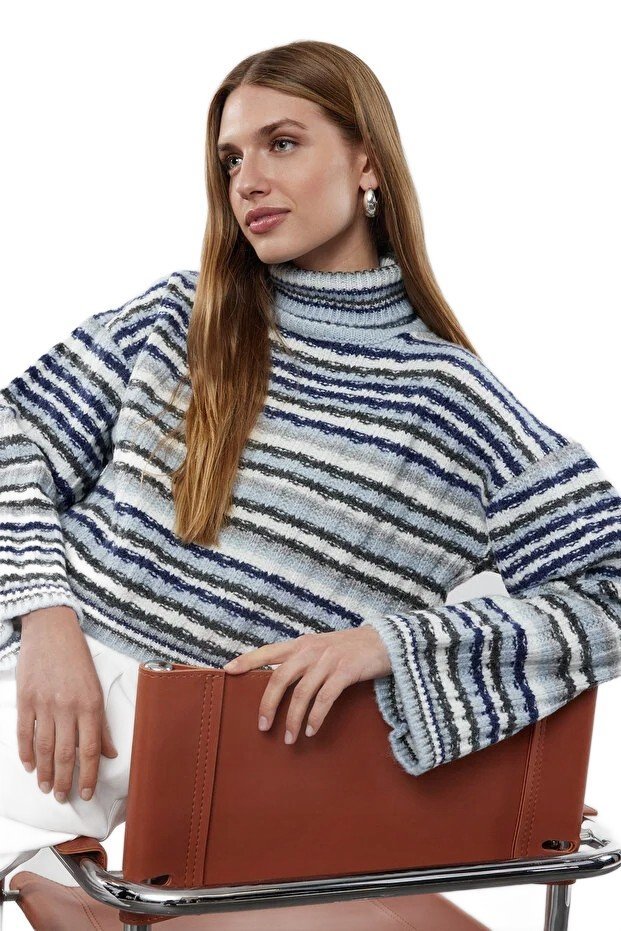 TRENDYOL SWETER DAMSKI W PASKI Z GOLFEM I SZEROKIM RĘKAWEM S 5EA*