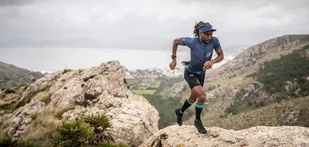 COMPRESSPORT Koszulka kompresyjna do biegania TRAIL POSTURAL SS TOP 2020 niebieska - Koszulki sportowe męskie - miniaturka - grafika 9
