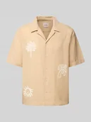 Koszule męskie - Koszula lniana o kroju regular fit z wyhaftowanym motywem model ‘CAIDENLY’ - miniaturka - grafika 1