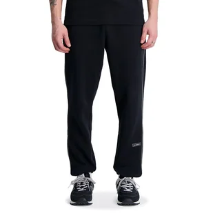 Spodnie New Balance MP33518BK - czarne - Spodnie sportowe męskie - miniaturka - grafika 1