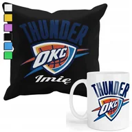Gadżety dla niej i dla niego - ZESTAW KUBEK + PODUSZKA Z POSZEWKĄ- PREZENT DLA FANA NBA OKC THUNDER + IMIĘ - miniaturka - grafika 1