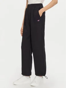 4F Spodnie dresowe 4FWAW24TTROF0839 Czarny Loose Fit - Spodnie sportowe damskie - miniaturka - grafika 1