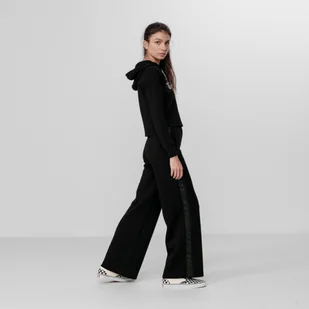 Damskie spodnie dresowe GUESS ALLIE SCUBA WIDE PANTS - Spodnie sportowe damskie - miniaturka - grafika 1