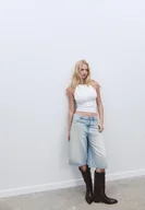 Spodenki damskie - Stradivarius Bermudy typu jortsy ŚREDNIOJASNY NIEBIESKI DENIM 32 - miniaturka - grafika 1