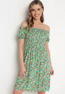 Sukienki - Jasnozielona Sukienka z Wiskozy w Kwiaty z Hiszpańskim Dekoltem Latiana - miniaturka - grafika 1
