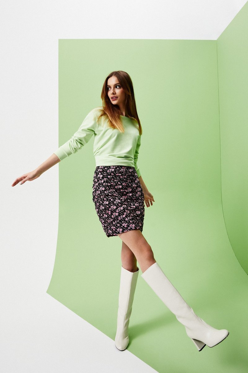 Ołówkowa spódnica w kwiaty-XS