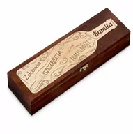 Zestawy do wina - Skrzynka ciemna na wino z grawerem dla niej na imieniny - miniaturka - grafika 1