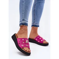 Klapki i japonki damskie - Zamszowe Klapki Damskie Z Przypinkami Vinceza 66741 Fuksja różowe - miniaturka - grafika 1