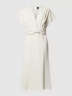 Sukienki - Sukienka midi z dekoltem w serek model ‘Debasa’ - miniaturka - grafika 1