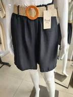 Spodenki damskie - Wiskozowe spodenki z paskiem - czarny One size - miniaturka - grafika 1