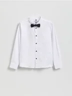 Bluzki dla chłopców - Reserved - Elegancka koszula z muchą - biały - miniaturka - grafika 1