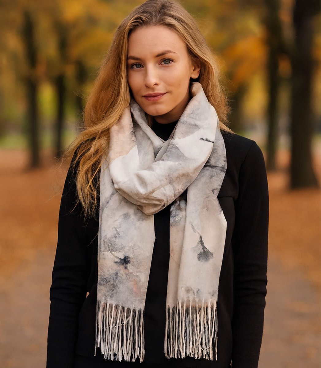 Szal damski z motywem akwarelowych kwiatów frędzle