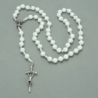 Różańce - Różaniec ręcznie robiony, klasyczny różaniec, biały AGAT 6mm, I Komunia Św. - miniaturka - grafika 1