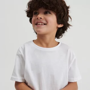 Koszulki dla chłopców - Reserved Reserved - Bawełniany t-shirt basic - Biały - grafika 1