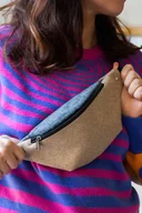 Nerki - Beżowa nerka z brudnoniebieską klapą - miniaturka - grafika 1