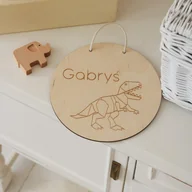 Wyposażenie pokoiku dziecięcego - Drewniana tabliczka z imieniem dinozaur - miniaturka - grafika 1