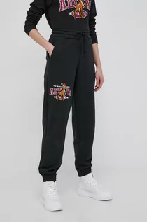 Spodnie damskie - Adidas Originals Originals spodnie bawełniane Trefoil Moments damskie kolor czarny z aplikacją - grafika 1