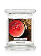 Świece - Świeca zapachowa Kringle Candle Cherry Chai, średni, klasyczny słoik, 411 g, z 2 knotami - miniaturka - grafika 1