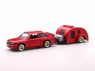 BMW E30 3-Series M3 + Traveler Trailer - 1988, red Maisto 1:64 - Samochody i pojazdy dla dzieci - miniaturka - grafika 1