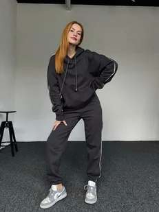 Dres z ozdobnym paskiem i kapturem - grafitowy - Dresy damskie - miniaturka - grafika 1